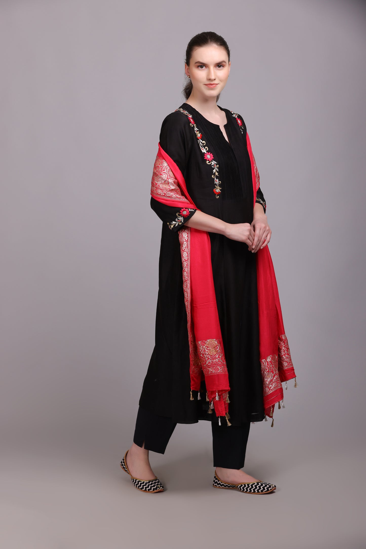 M7-11C BLACK EMBROIDERED KURTA SET