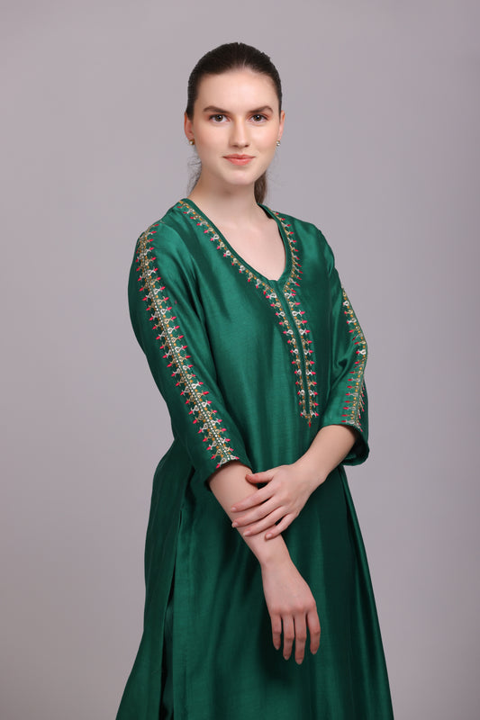 M7/04 GREEN EMBROIDERED KURTA SET