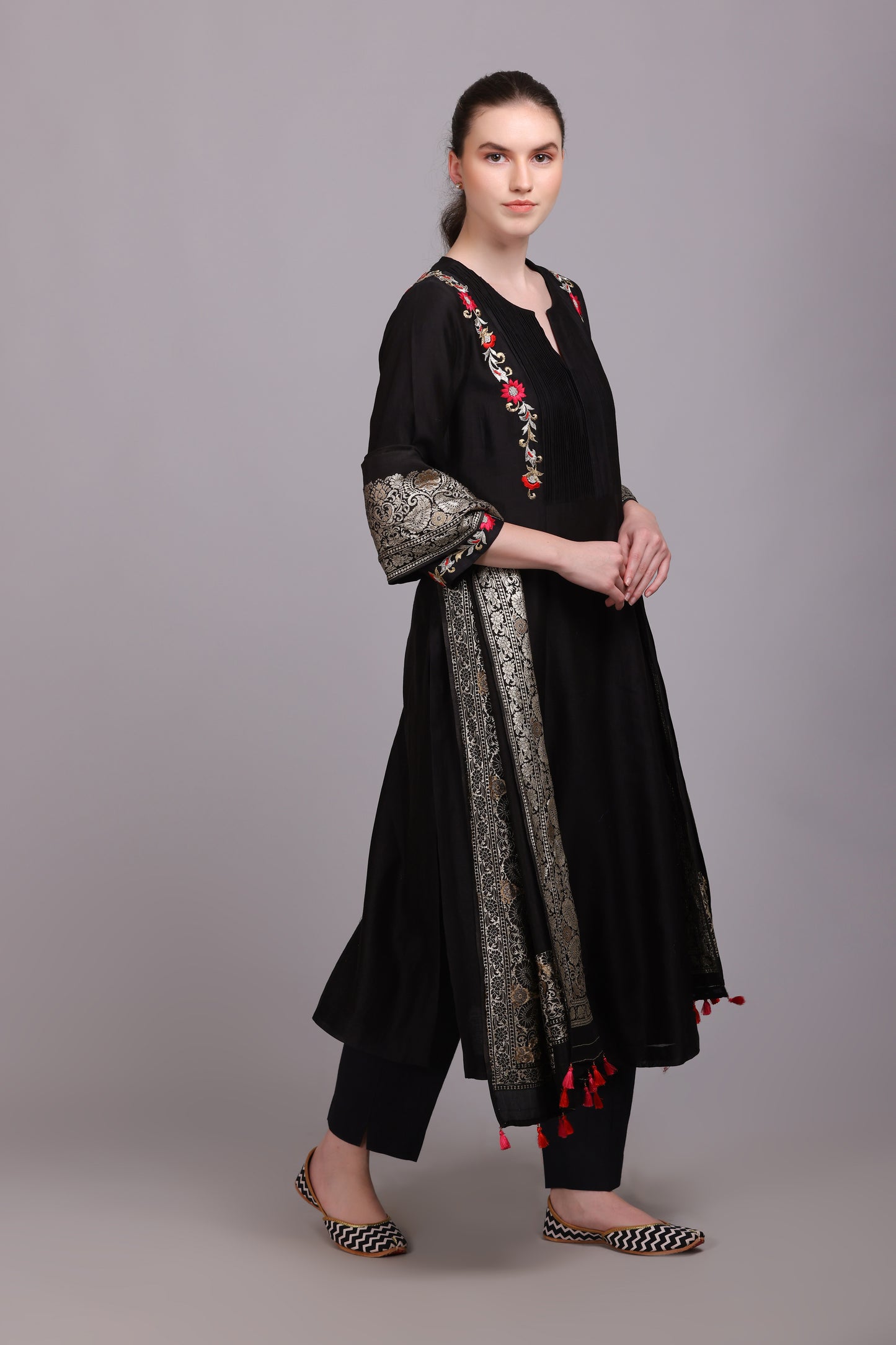 M7-11C BLACK EMBROIDERED KURTA SET