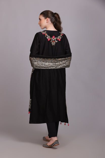 M7-11C BLACK EMBROIDERED KURTA SET