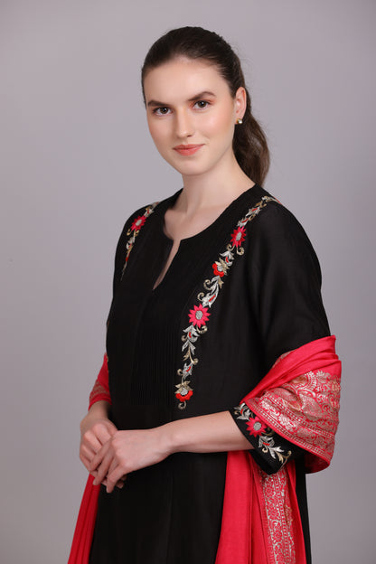 M7-11C BLACK EMBROIDERED KURTA SET