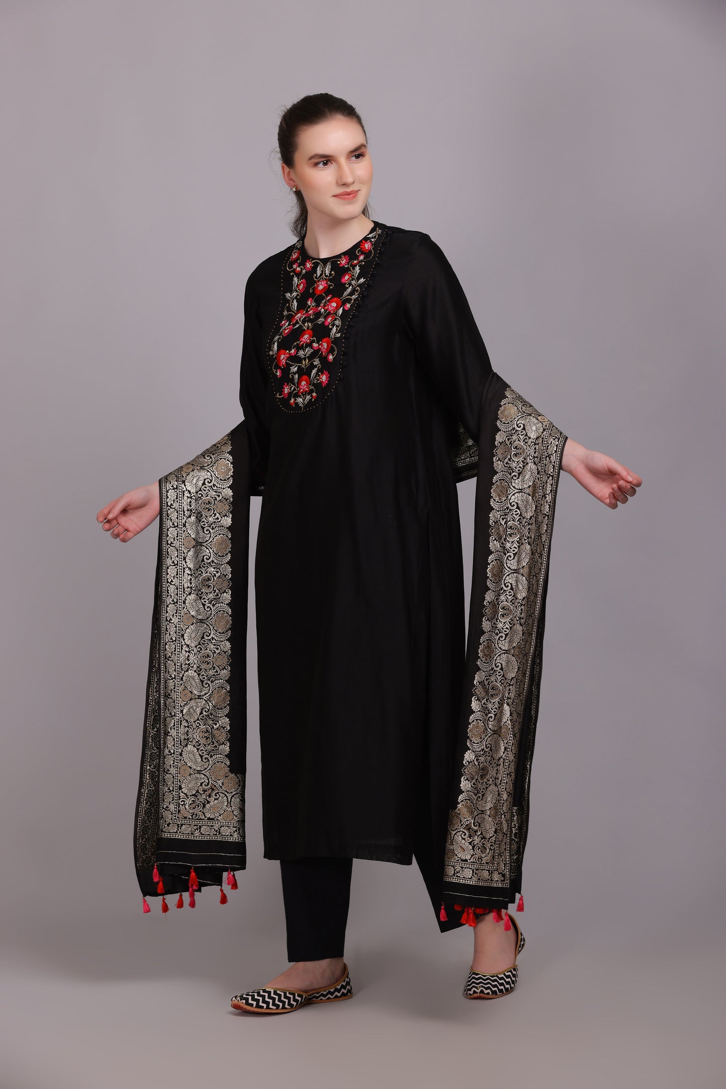 M7-02A BLACK EMBROIDERED KURTA SET
