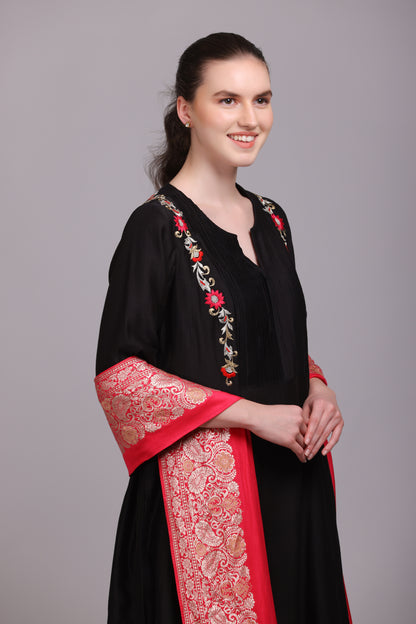 M7-11C BLACK EMBROIDERED KURTA SET