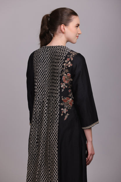 M6-08A BLACK EMBROIDERED KURTA SET