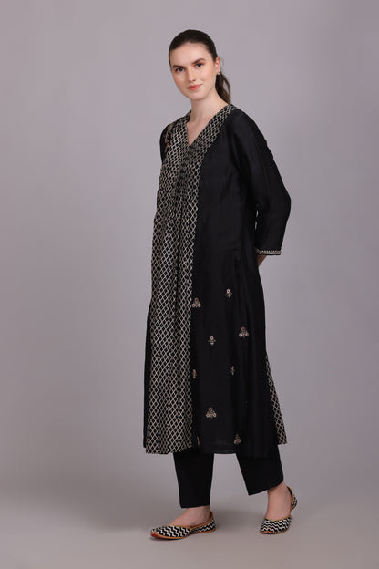 M6-08A BLACK EMBROIDERED KURTA SET