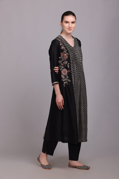 M6-08A BLACK EMBROIDERED KURTA SET