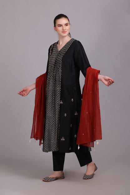M6-08A BLACK EMBROIDERED KURTA SET
