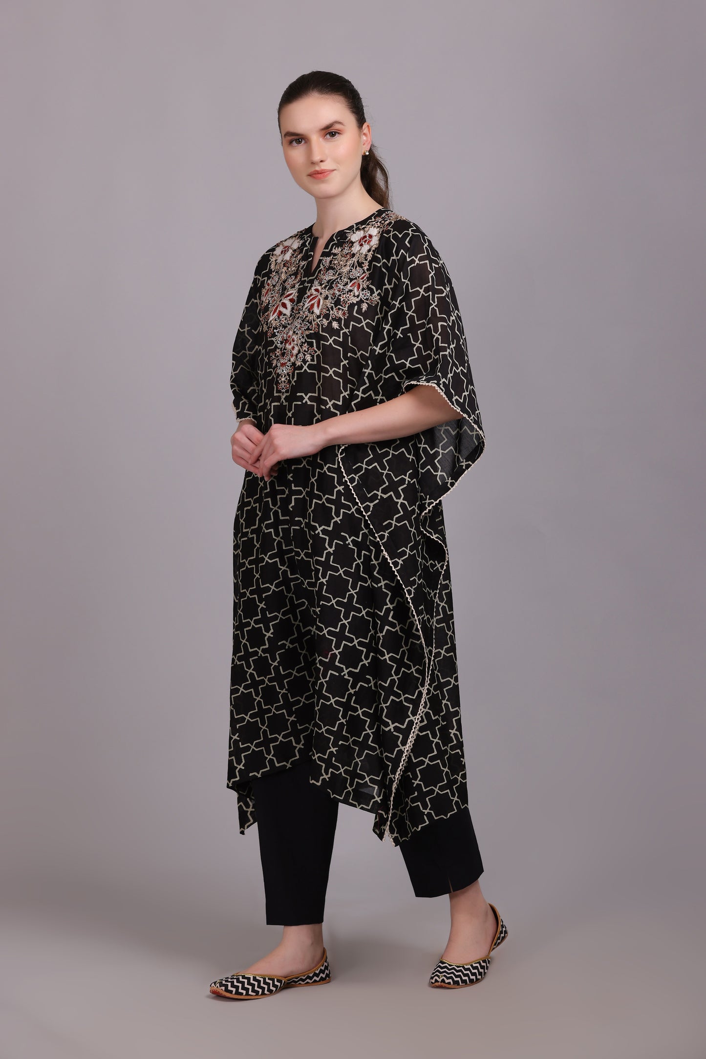 M6-10B BLACK GEOMETRIC PRINT PITTA EMBROIDERED KAFTAAN SET