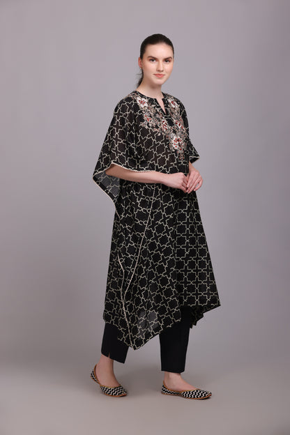 M6-10B BLACK GEOMETRIC PRINT PITTA EMBROIDERED KAFTAAN SET