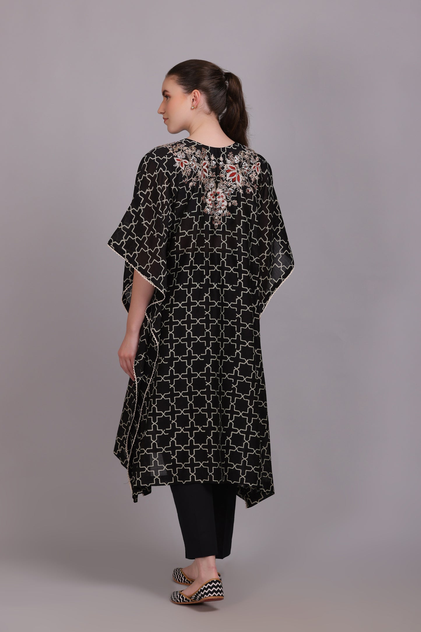 M6-10B BLACK GEOMETRIC PRINT PITTA EMBROIDERED KAFTAAN SET