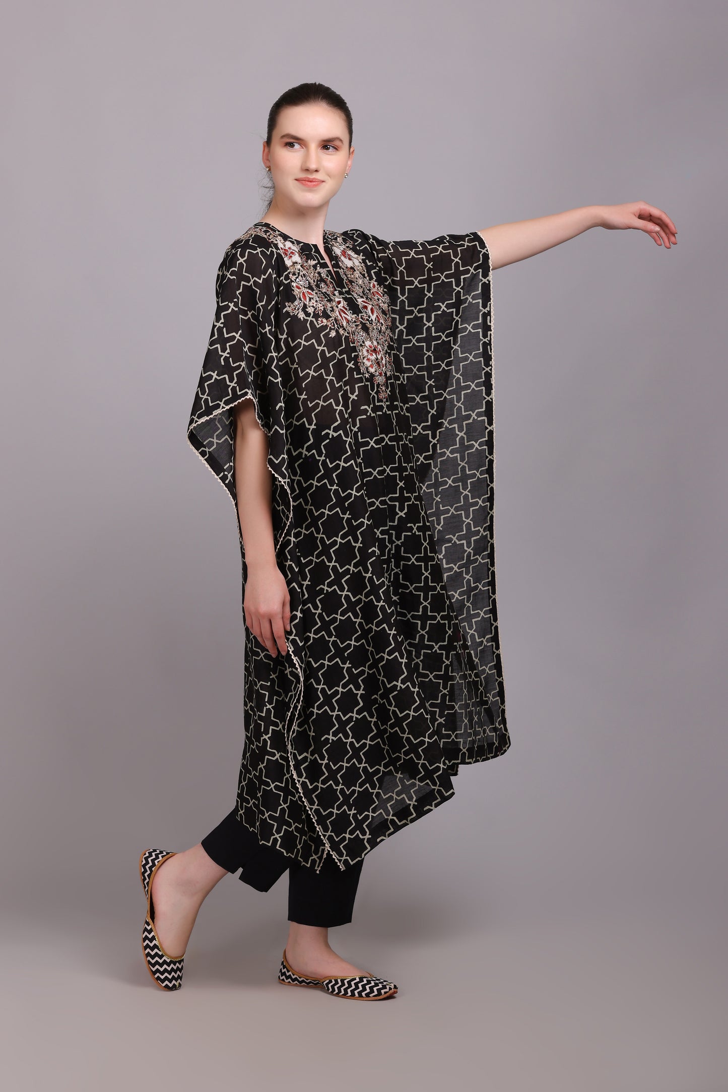M6-10B BLACK GEOMETRIC PRINT PITTA EMBROIDERED KAFTAAN SET