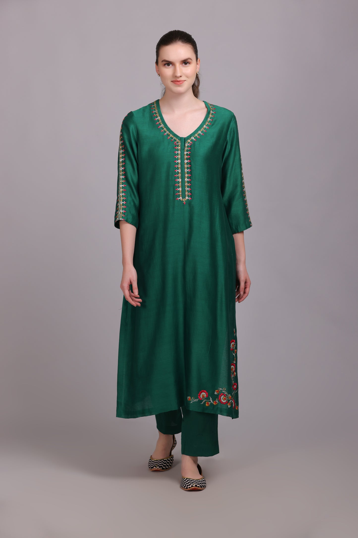 M7/04 GREEN EMBROIDERED KURTA SET