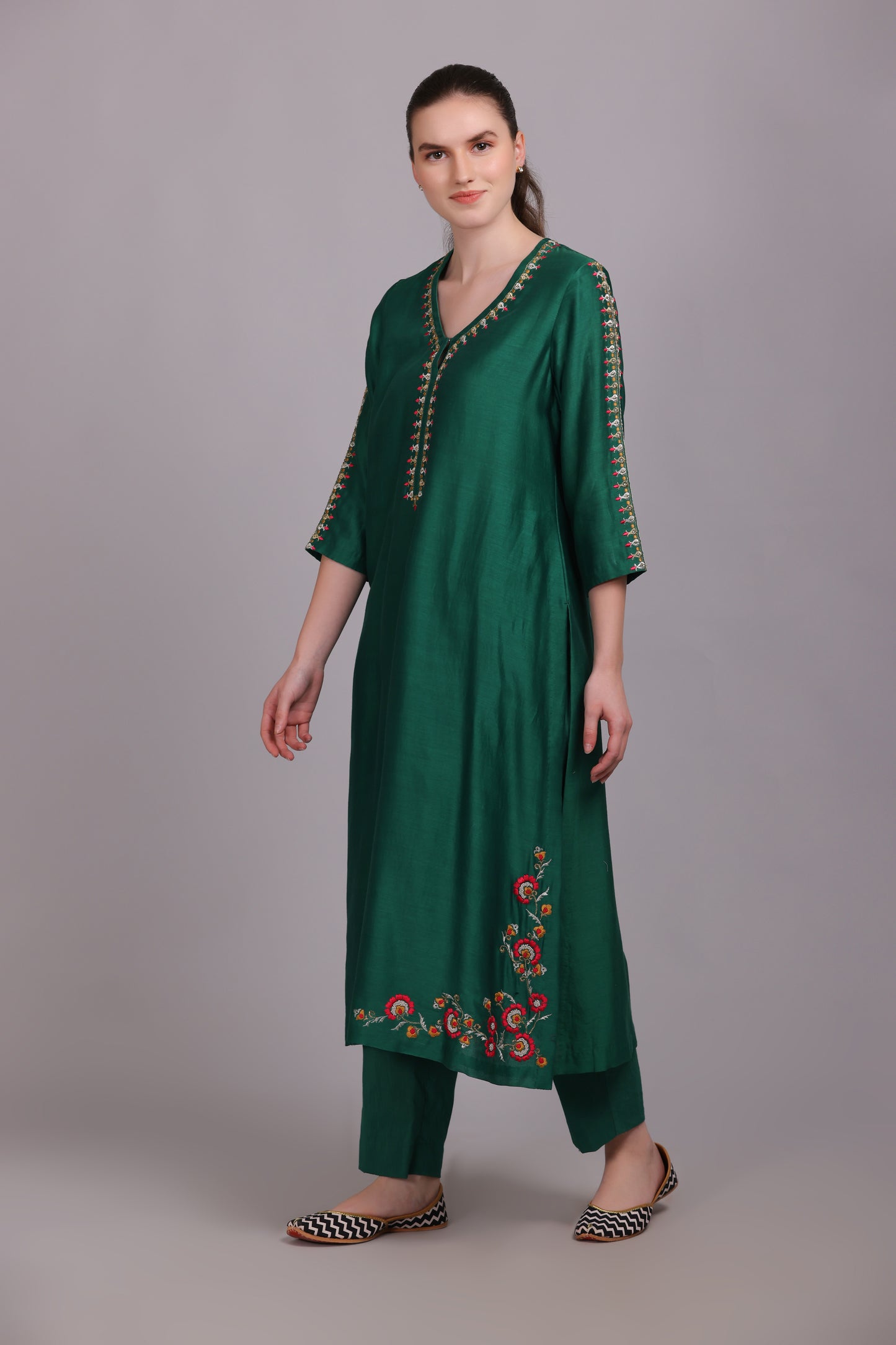 M7/04 GREEN EMBROIDERED KURTA SET