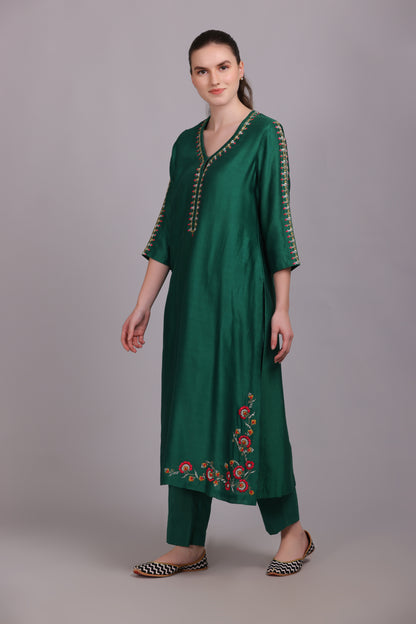 M7/04 GREEN EMBROIDERED KURTA SET