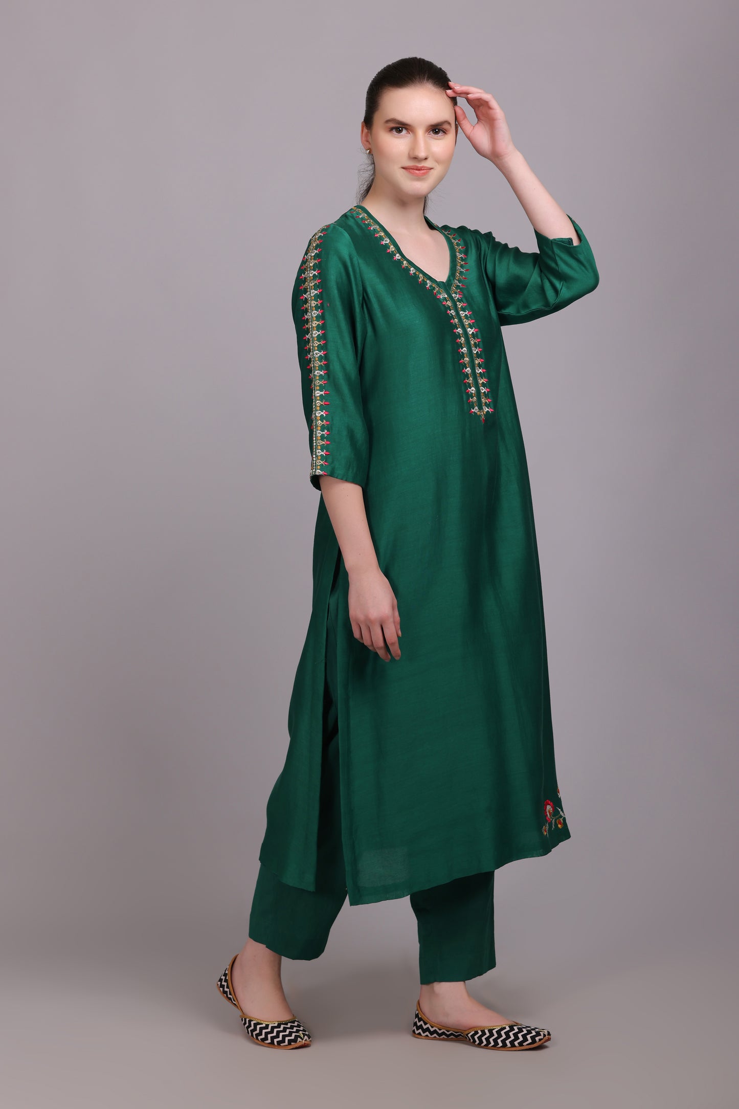 M7/04 GREEN EMBROIDERED KURTA SET