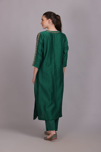 M7/04 GREEN EMBROIDERED KURTA SET
