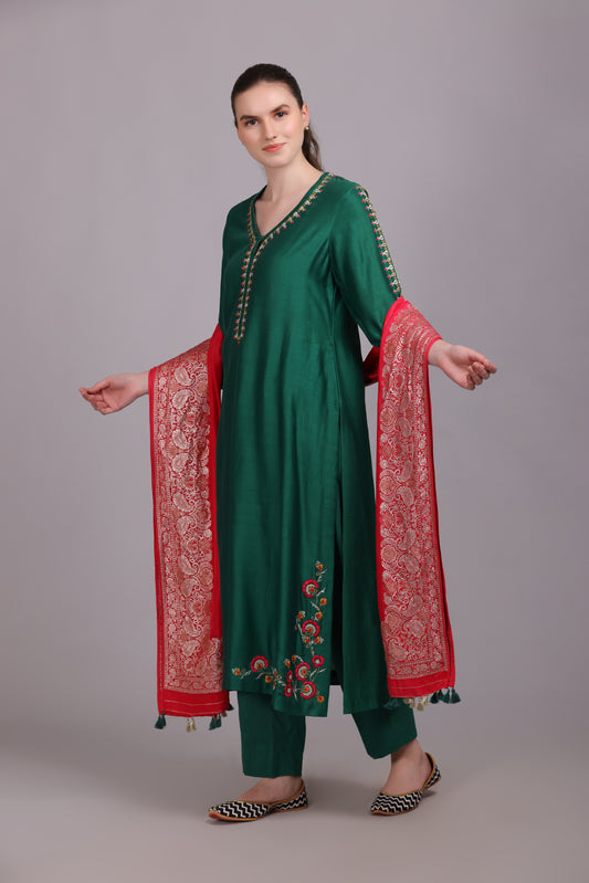 M7/04 GREEN EMBROIDERED KURTA SET