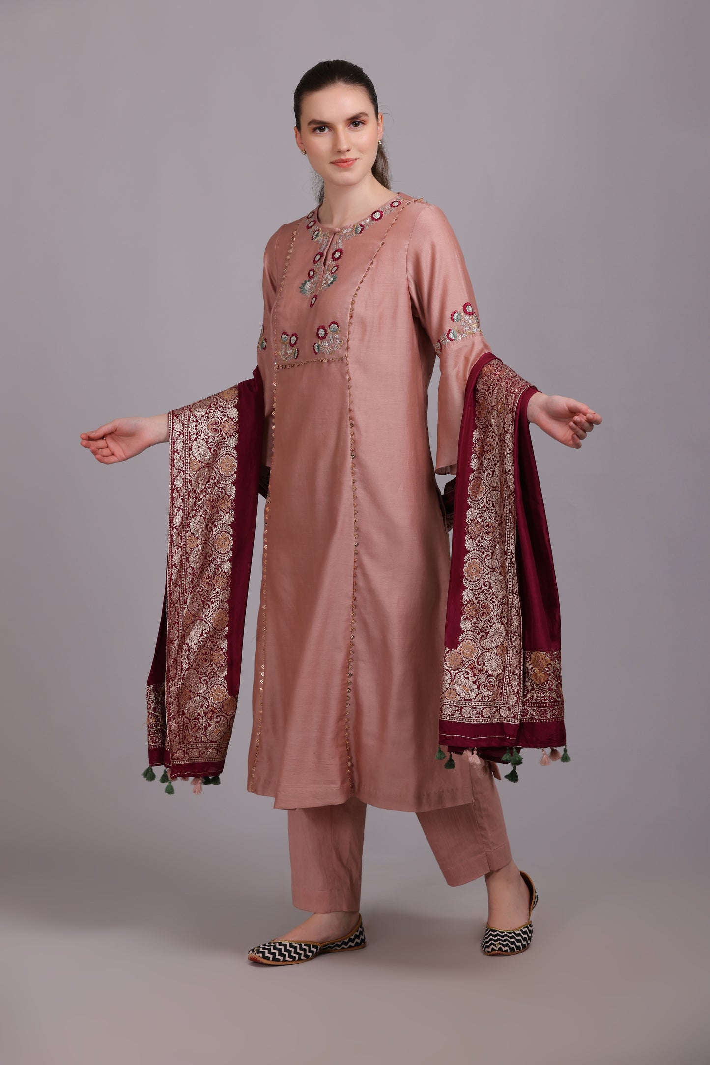 M7/03 PASTEL VIOLET EMBROIDERED KURTA SET