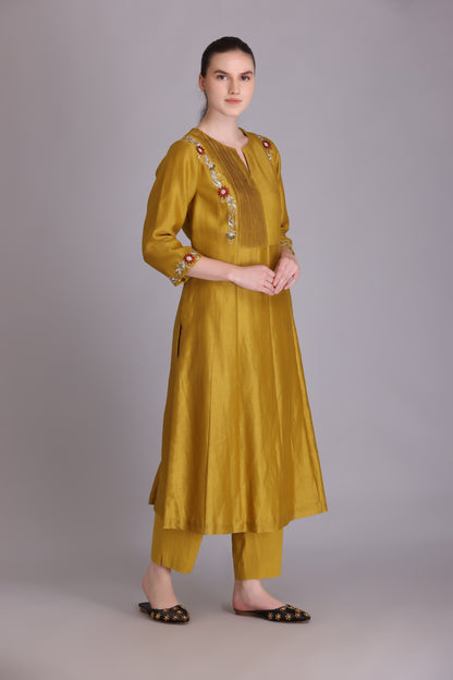 M7-11A YELLOW PARSI EMBROIDERED KURTA SET