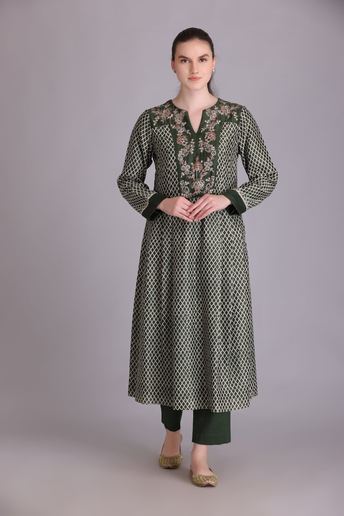 M6-13 MEHENDI GREEN PITTA EMBROIDERED KURTA SET