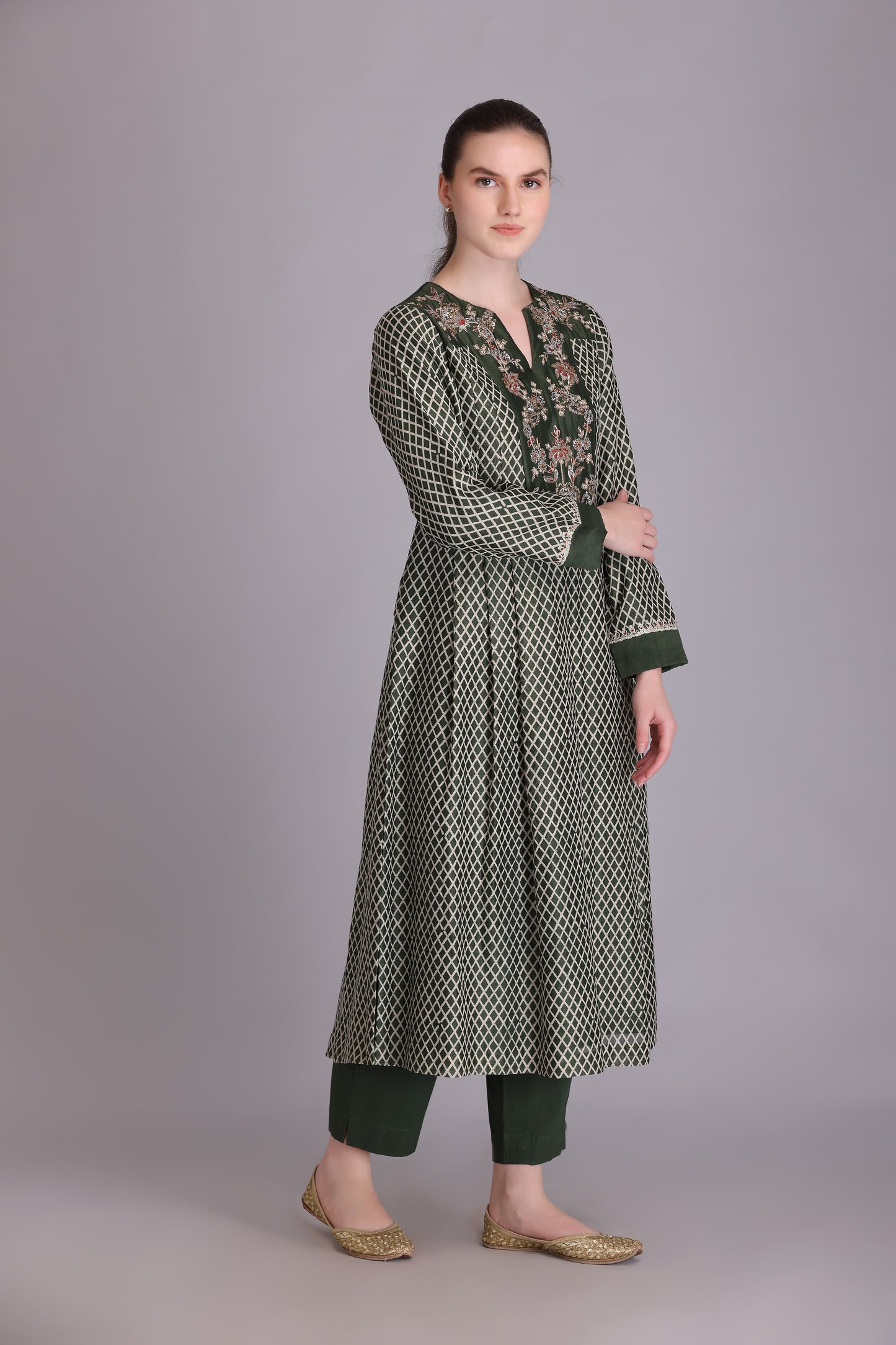 M6-13 MEHENDI GREEN PITTA EMBROIDERED KURTA SET