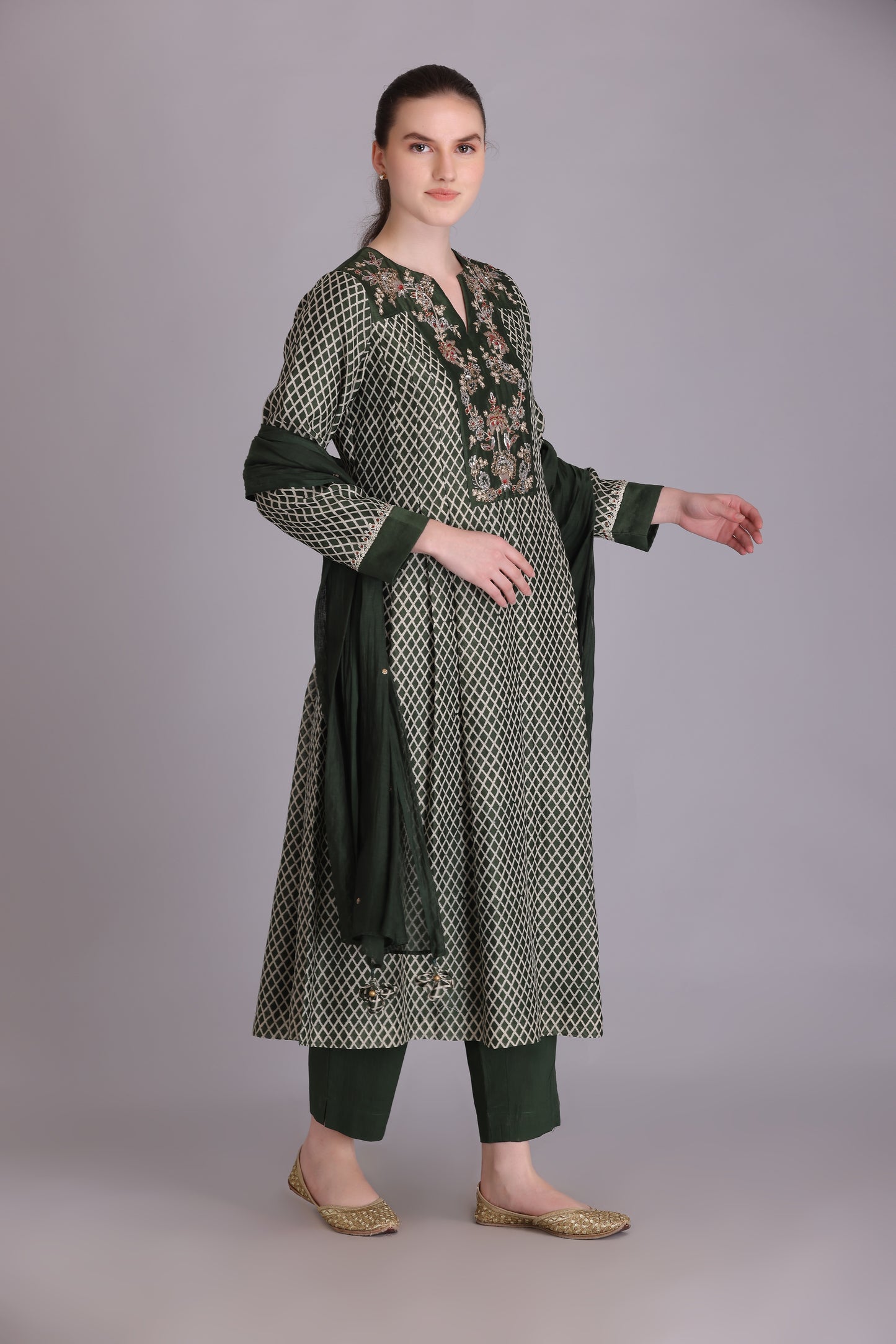 M6-13 MEHENDI GREEN PITTA EMBROIDERED KURTA SET