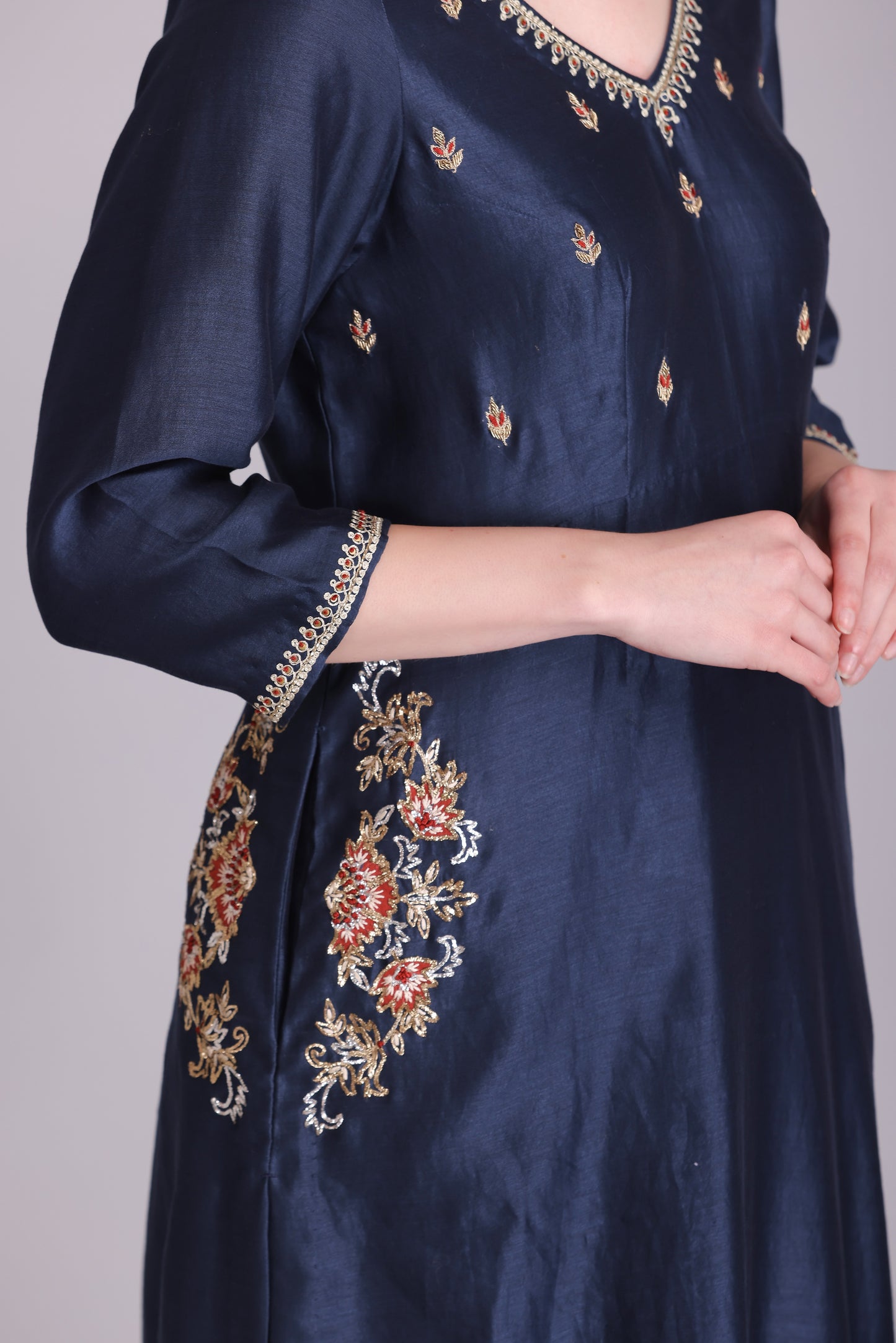 M6-07 BLUE EMBROIDERED KURTA SET