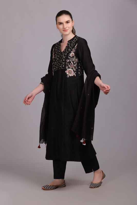 M6-14 BLACK EMBROIDERED KURTA SET